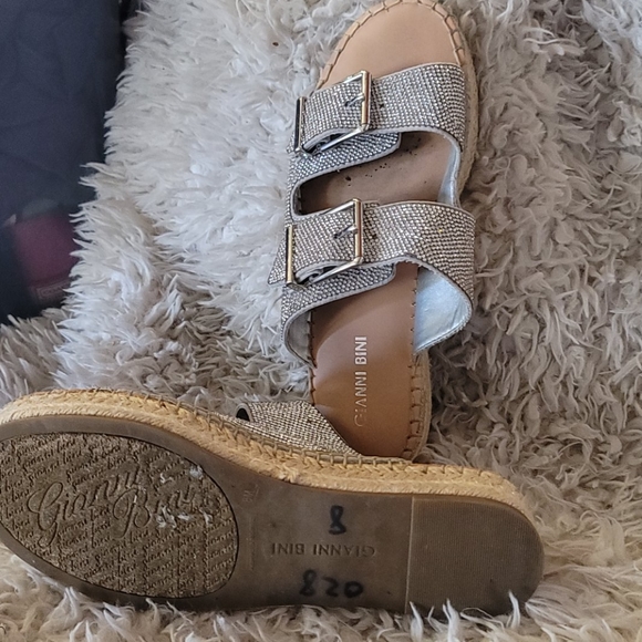 Sandals - Picture 3 of 4